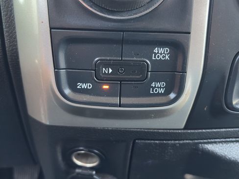 Used 2020 RAM 1500 Classic SLT AWD/4WD image 19