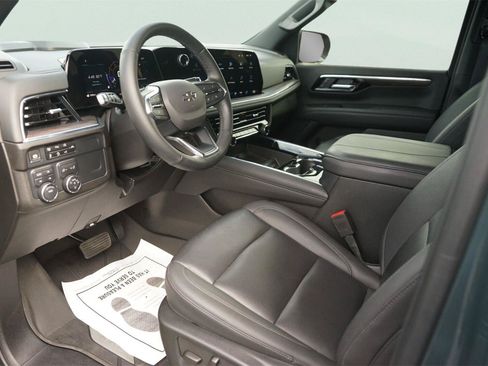 Used 2025 Chevrolet Tahoe Z71 w/ Comfort Package AWD/4WD image 8