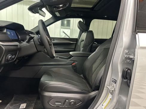 Used 2026 Jeep Grand Cherokee Altitude AWD/4WD image 18