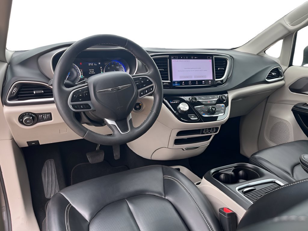 Used 2023 Chrysler Pacifica Touring-L FWD image 11