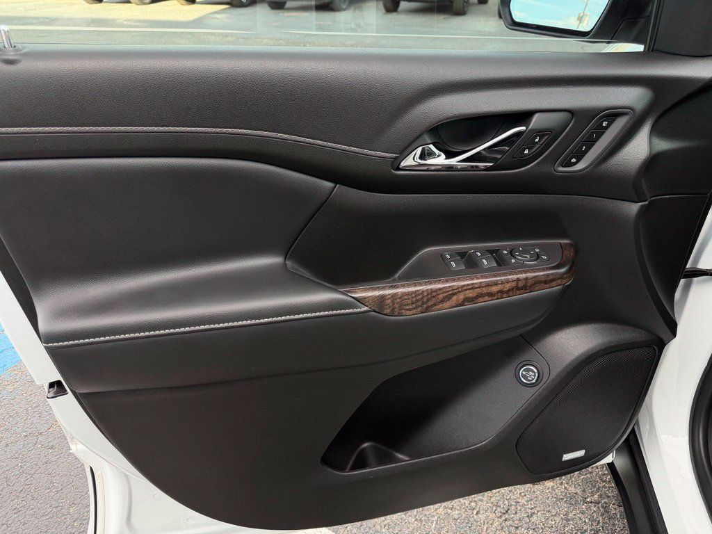 Used 2021 GMC Acadia Denali w/ Denali Technology Package FWD image 12