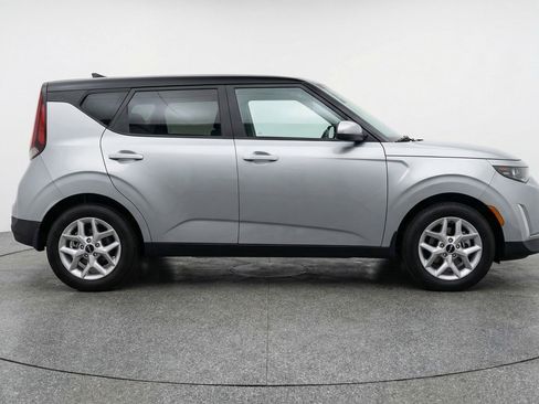 Used 2025 Kia Soul LX w/ LX Technology Package image 11