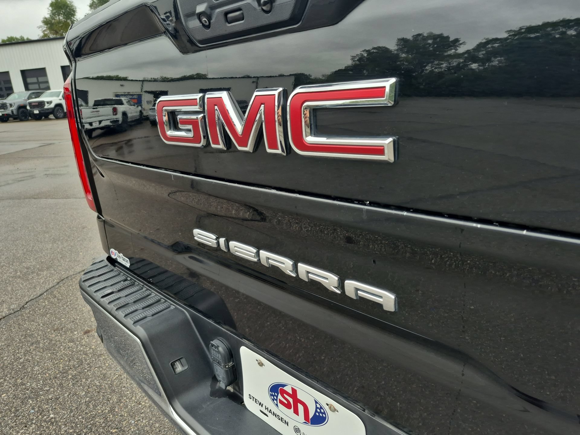 Used 2023 GMC Sierra 1500 SLT w/ SLT Premium Package AWD/4WD image 31