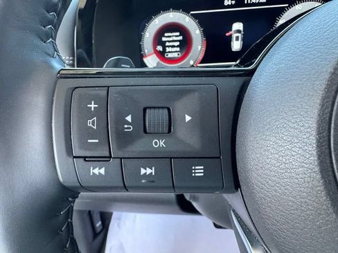 Used 2024 Nissan Pathfinder Platinum AWD/4WD image 16