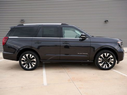New 2026 Ford Expedition Platinum w/ Driver's Package AWD/4WD image 2