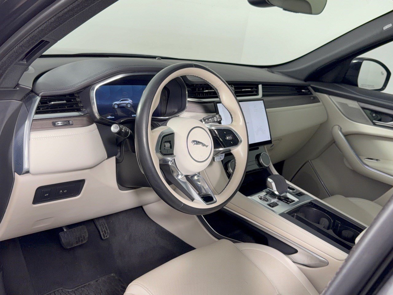 Used 2023 Jaguar F-PACE S AWD/4WD image 4