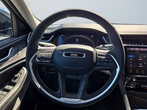 Used 2023 Jeep Grand Cherokee L Limited w/ Luxury Tech Group II AWD/4WD image 12