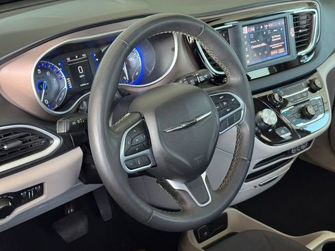 Used 2023 Chrysler Voyager LX FWD image 18