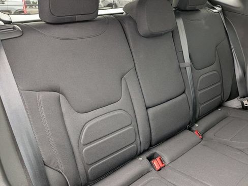 Used 2022 Jeep Renegade Latitude w/ Convenience Group AWD/4WD image 15