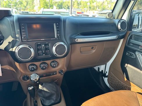 Used 2013 Jeep Wrangler Unlimited Sahara w/ Connectivity Group AWD/4WD image 28