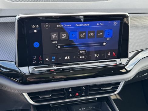 Used 2025 Volkswagen Atlas Peak Edition SE image 27