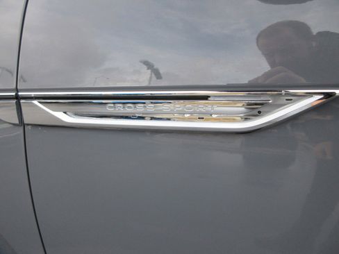 Used 2022 Volkswagen Atlas Cross Sport SEL Premium R-Line image 3