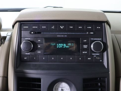 Used 2008 Chrysler Town & Country LX FWD image 34