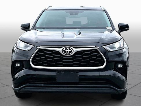 Used 2021 Toyota Highlander XLE image 4
