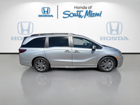 Certified 2025 Honda Odyssey Touring image 8