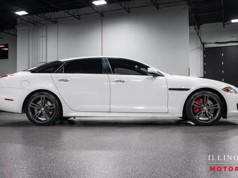 Used 2017 Jaguar XJ R RWD image 6