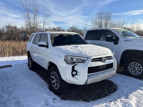 Used 2022 Toyota 4Runner TRD Off-Road Premium image 3