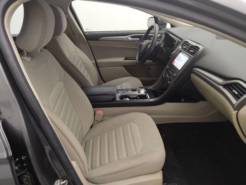 Used 2019 Ford Fusion SE FWD image 21