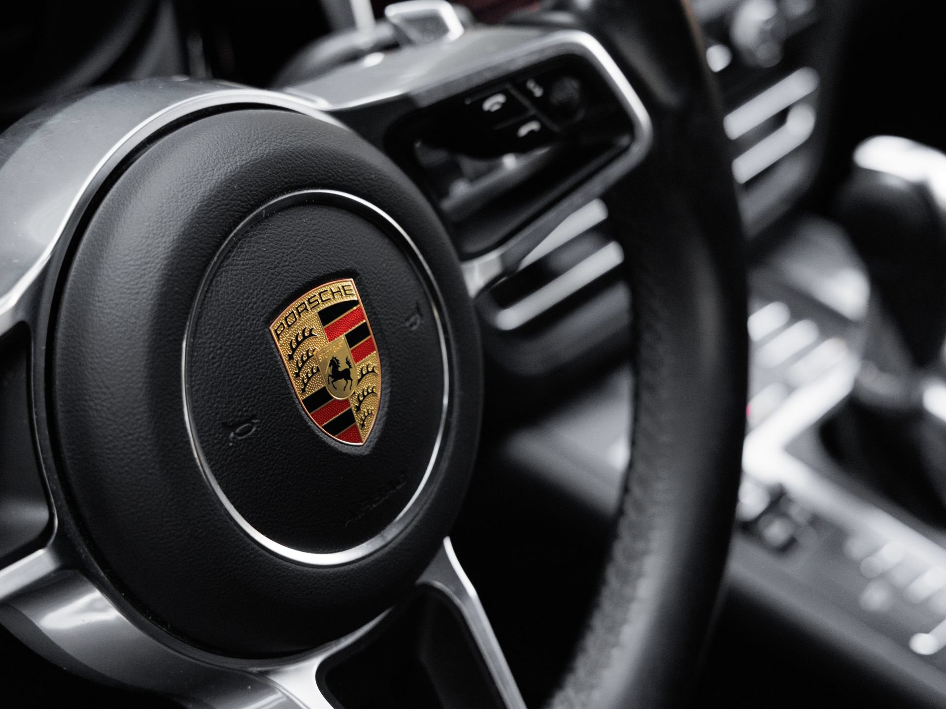 Certified 2021 Porsche Macan S AWD/4WD image 18