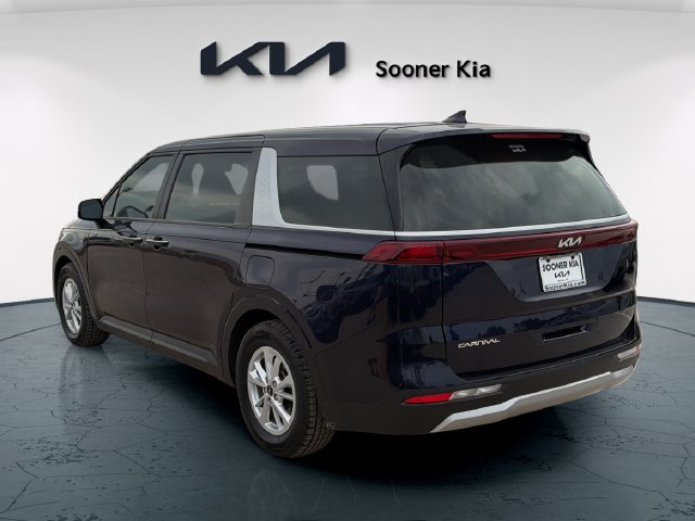 Used 2024 Kia Carnival LX FWD image 4