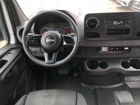 Used 2019 Freightliner Sprinter 2500 w/ Driver Convenience Package RWD image 9