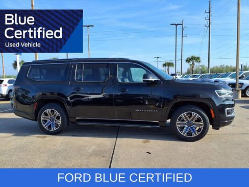 Used 2024 Jeep Wagoneer L Series II w/ Flexible Seating Group AWD/4WD image 8