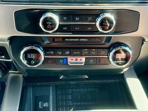 Certified 2022 Ford F450 Platinum w/ FX4 Off-Road Package image 20