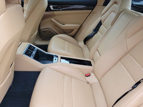 Used 2018 Porsche Panamera image 13