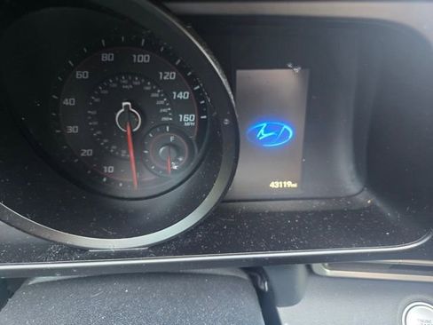 Used 2023 Hyundai Elantra SEL FWD image 3