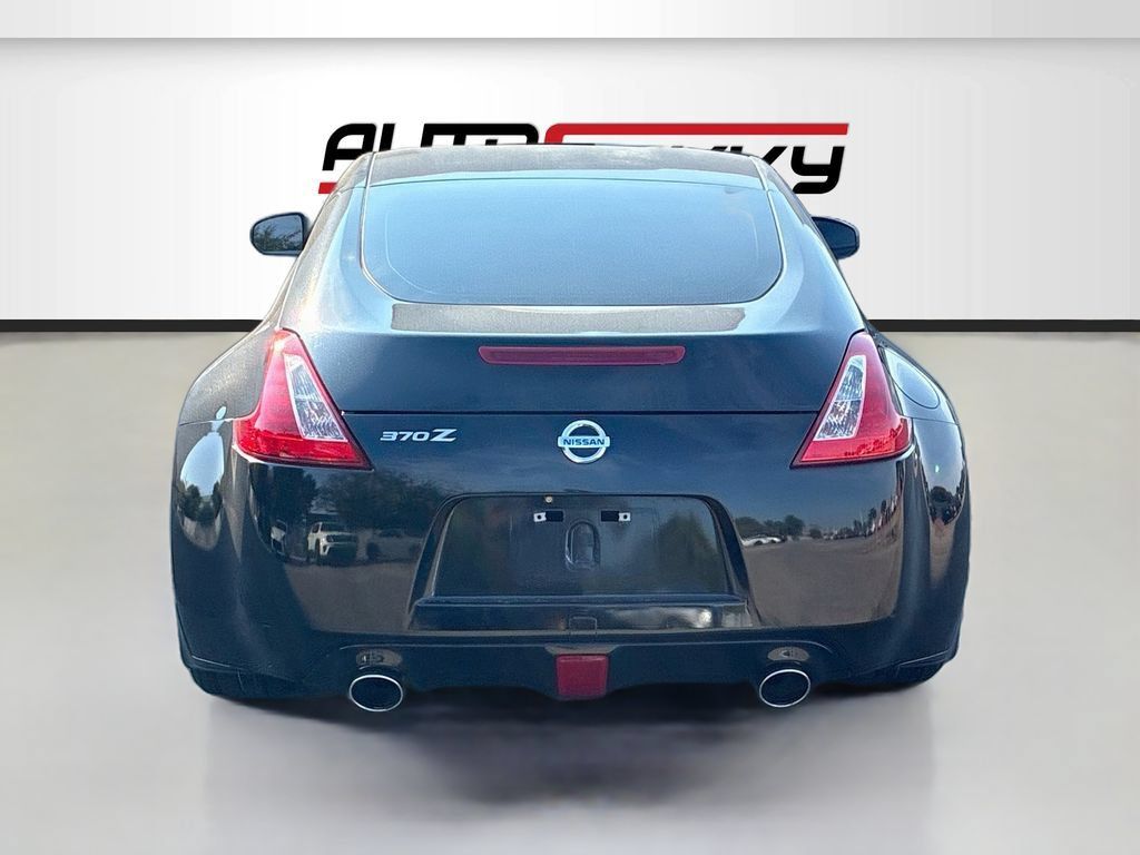 Used 2014 Nissan 370Z Coupe RWD image 6