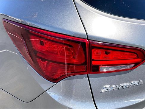 Used 2017 Hyundai Santa Fe Sport FWD image 29