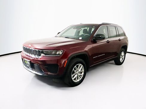 Used 2024 Jeep Grand Cherokee Laredo X image 3