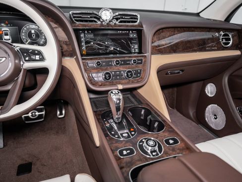 Used 2025 Bentley Bentayga Extended Wheelbase image 37