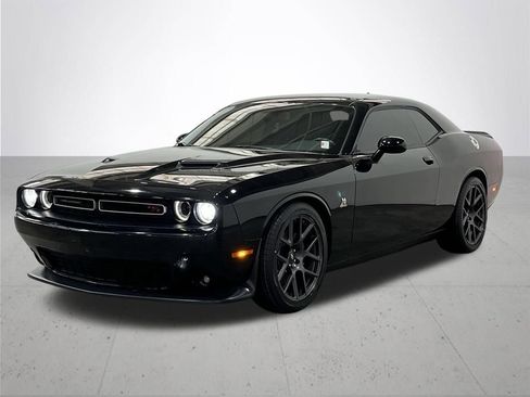 Used 2018 Dodge Challenger R/T Scat Pack w/ Driver Convenience Group RWD image 2