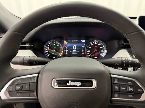 Used 2024 Jeep Compass Limited image 6