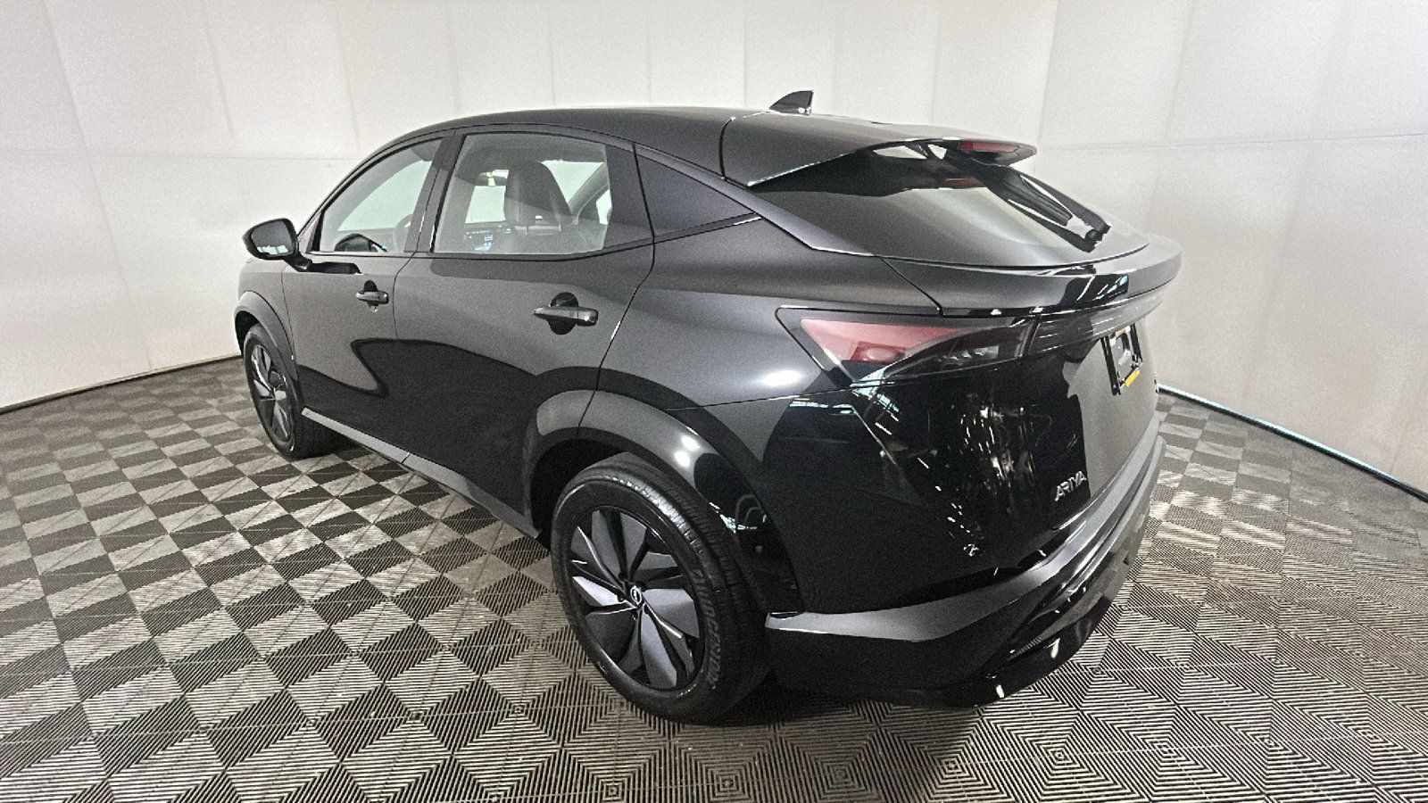 Used 2023 Nissan Ariya AWD image 5