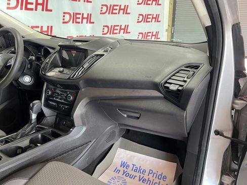 Used 2017 Ford Escape SE w/ Equipment Group 201A FWD image 13