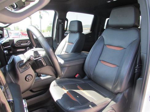 Used 2023 GMC Sierra 1500 AT4 w/ Technology Package AWD/4WD image 12
