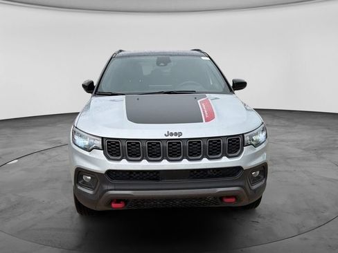 Used 2025 Jeep Compass Trailhawk AWD/4WD image 4