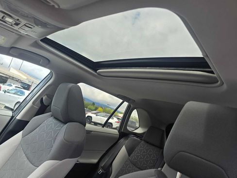 Used 2020 Toyota RAV4 XLE w/ Convenience Package AWD/4WD image 25