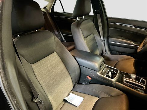 Used 2023 Chrysler 300 Touring w/ Sport Appearance Package image 27