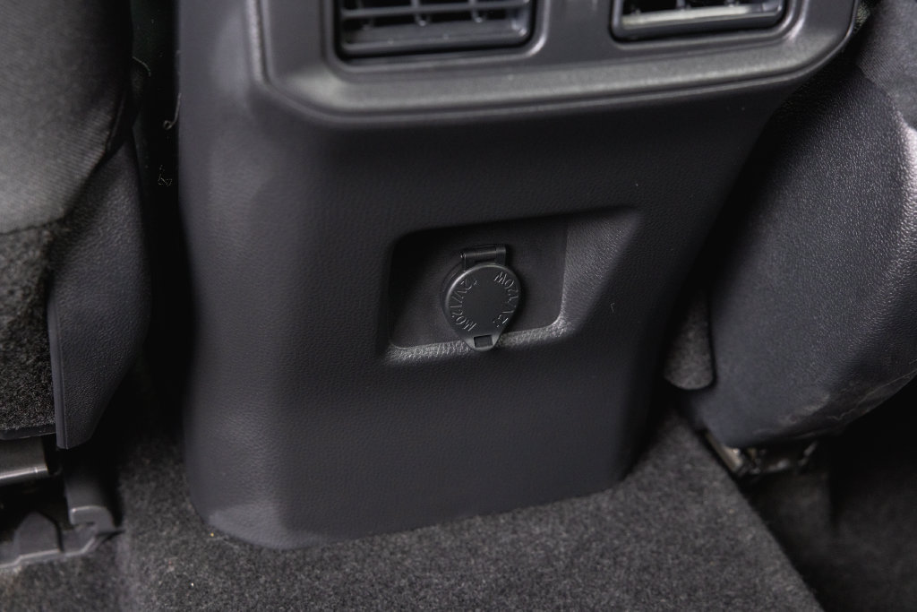Certified 2025 Toyota RAV4 LE FWD image 28