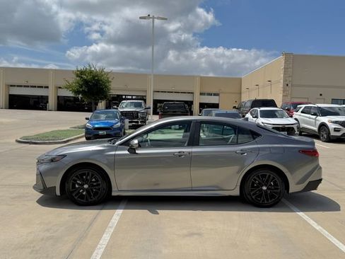 Used 2026 Toyota Camry SE FWD image 9