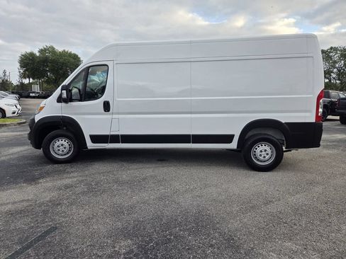Used 2024 RAM ProMaster 2500 w/ Convenience Group FWD image 9
