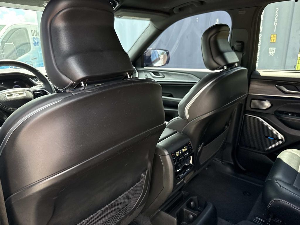 Used 2021 Jeep Grand Cherokee L Overland w/ Luxury Tech Group IV RWD image 13