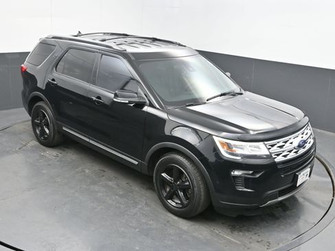 Used 2018 Ford Explorer XLT w/ Equipment Group 201A image 29