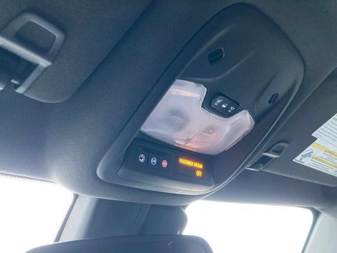 Used 2021 Chevrolet TrailBlazer RS w/ Technology Package FWD image 29