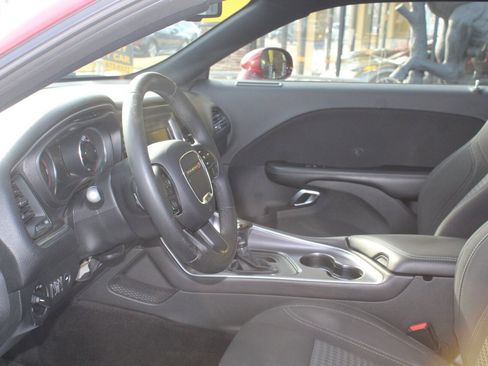 Used 2018 Dodge Challenger SXT image 15