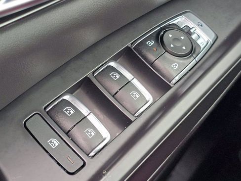 Used 2025 Kia Carnival SX Prestige FWD image 27