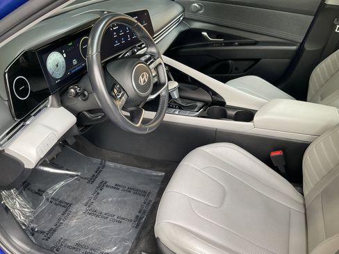Used 2024 Hyundai Elantra Limited image 25